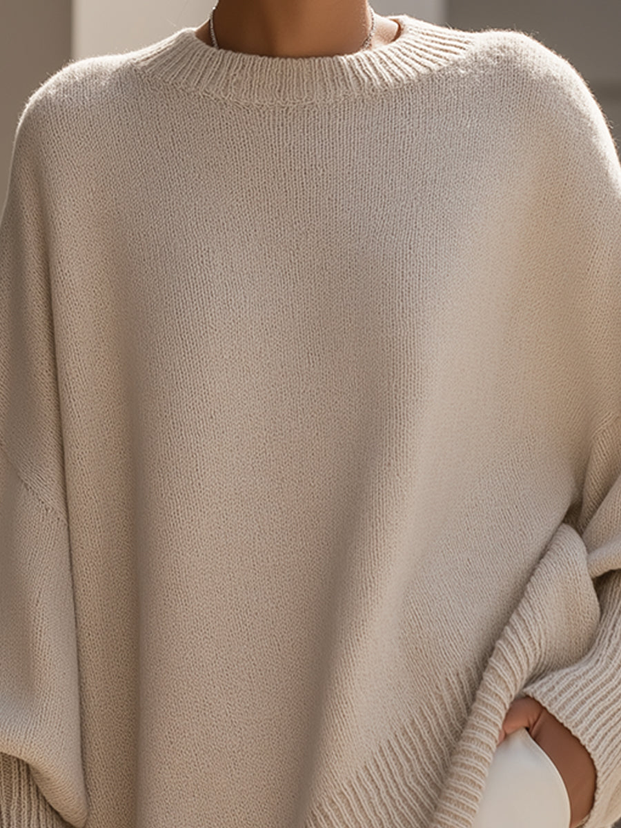 Pull oversize femme Jeanne de Danoir Paris, coupe fluide et confortable, en laine douce, porté avec un jean dans une tenue décontractée