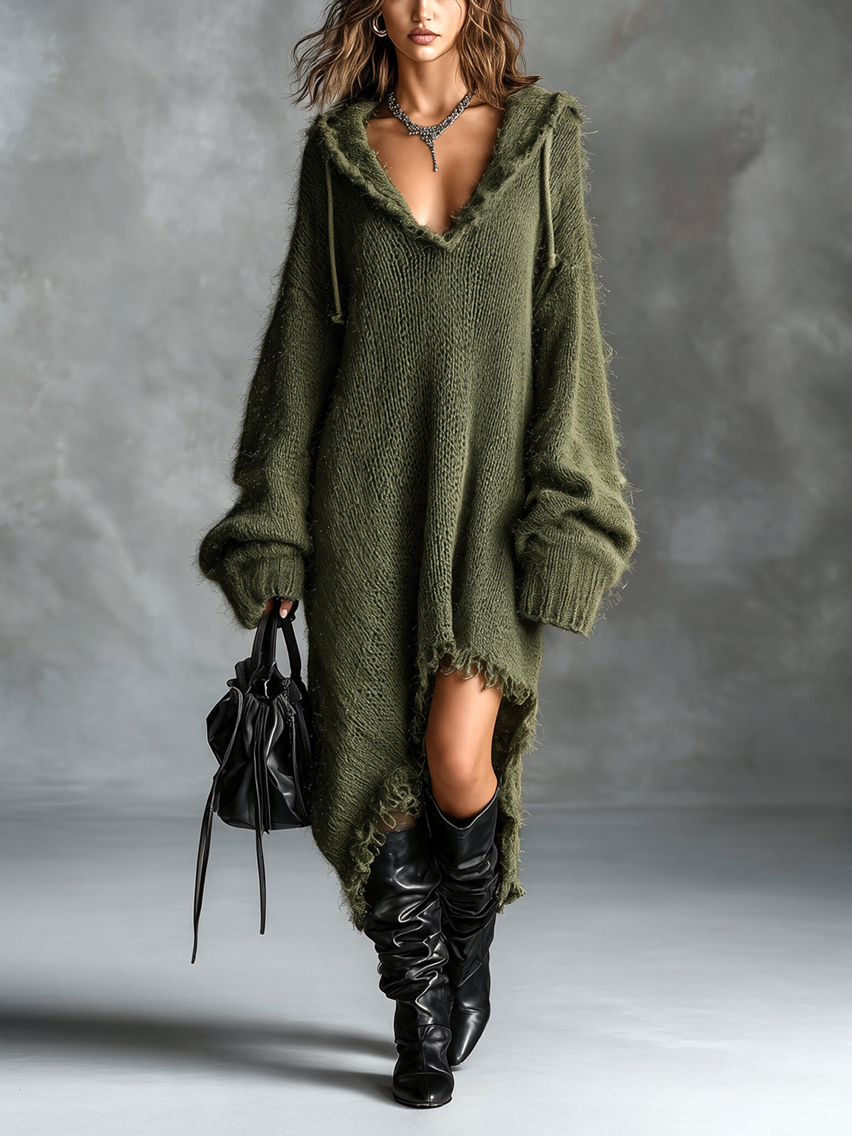 Robe midi à capuche en tricot flou de Danoir Paris, vue de face, avec détails doux et confortable.
