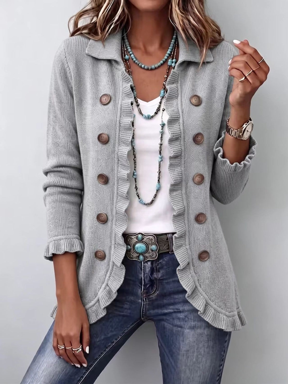 Veste en maille côtelée gris chiné avec volants, style élégant, de la marque Danoir Paris.