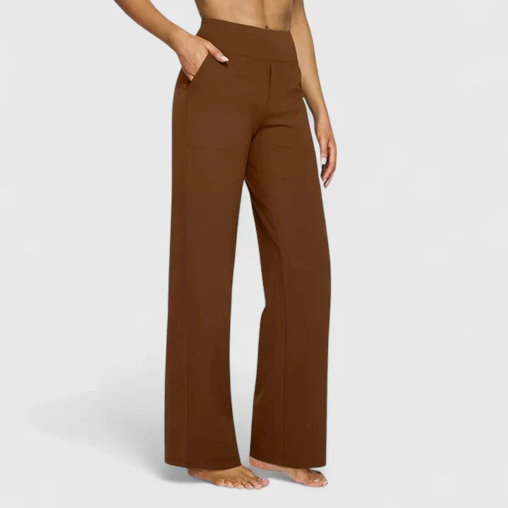 Pantalons élégants Danoir Paris Ame, coupe sophistiquée et tissu chic, portée décontractée ou formelle.
