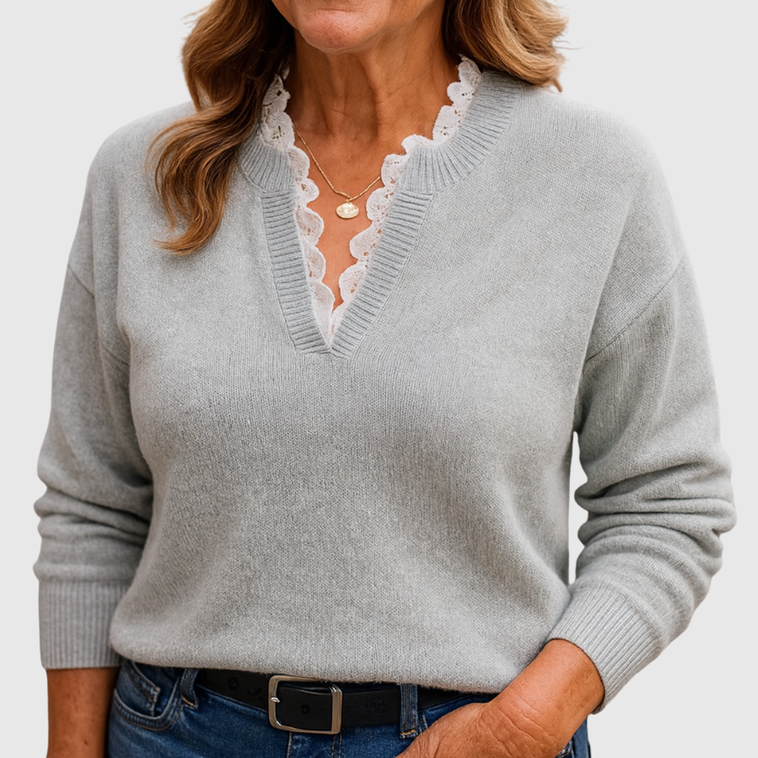 Top élégant Zaryphine de Danoir Paris, en tissu léger avec détails sophistiqués, porté sur mannequin blanc.
