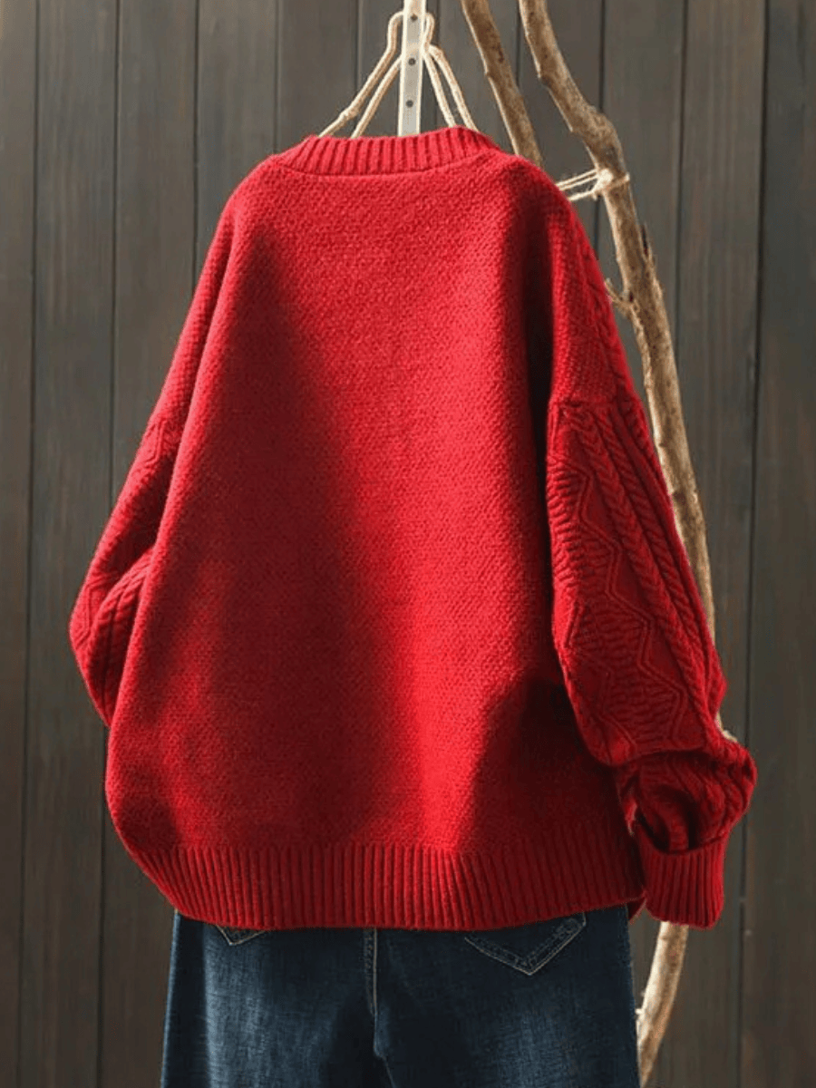 Cardigan tricoté Doris de Danoir Paris, élégant et confortable, en maille fine avec détails sophistiqués, vue de face.