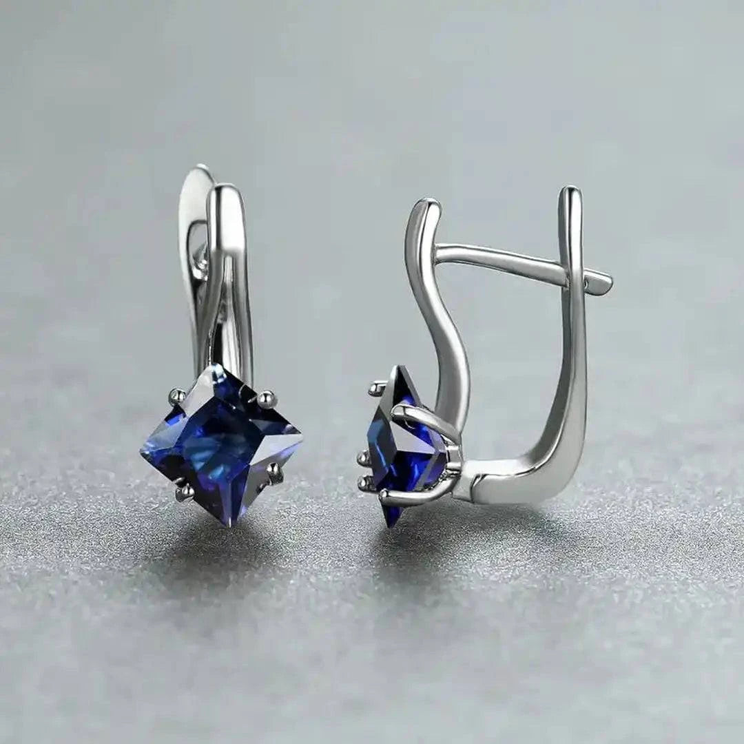 Boucles d'oreilles Sylvette Azurienne Danoir Paris en or avec perles en bleu, finition élégante et sophistiquée.