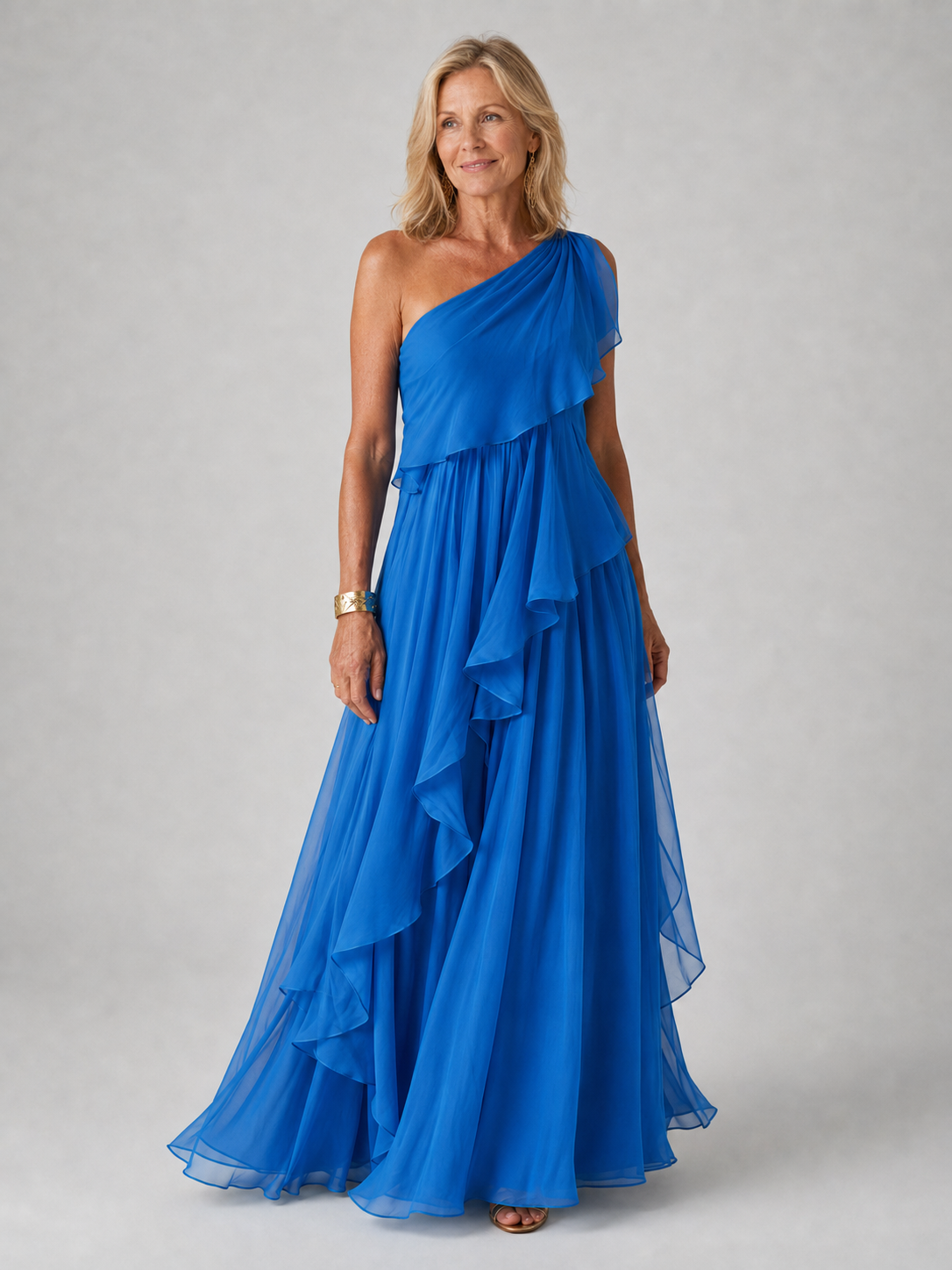 Robe longue femme Victoria Danoir Paris avec épaule nue et volants, tissu fluide, élégante et féminine, portée décontractée ou habillée