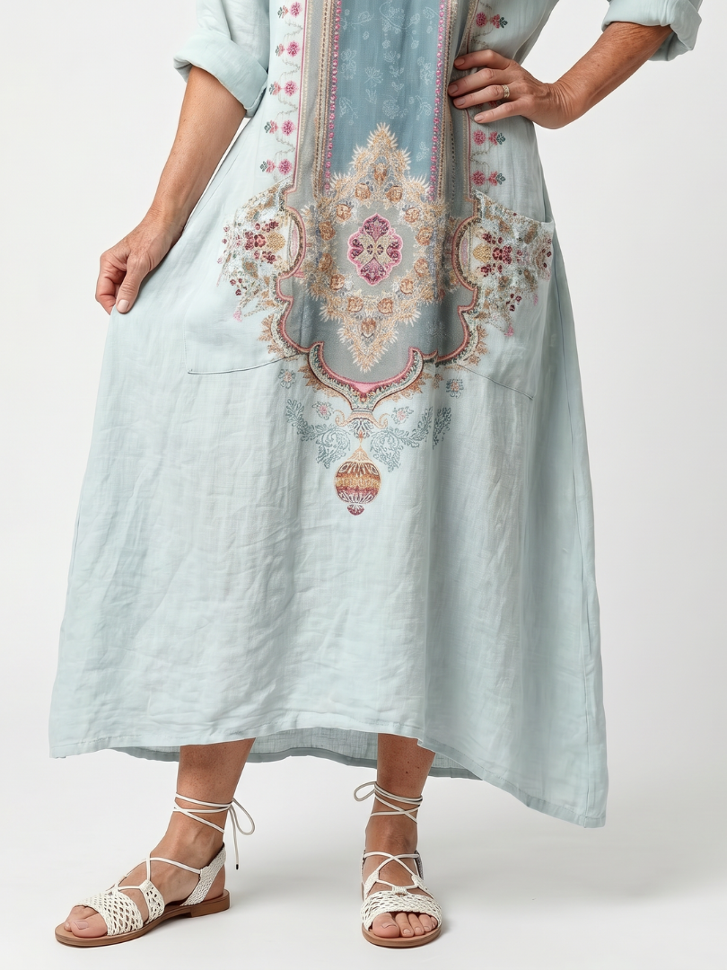 Kassiani | Robe midi brodée avec poches surdimensionnées et panneau décoratif