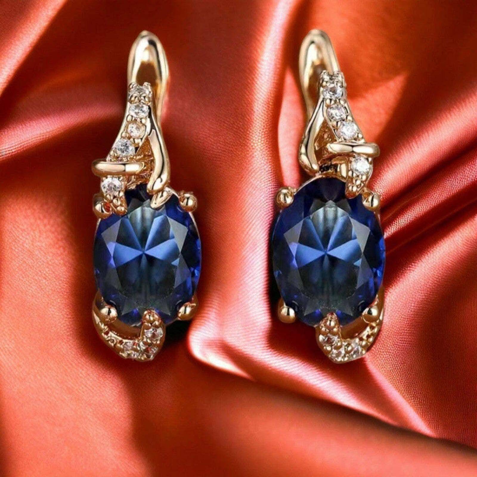 Boucles d'oreilles Regal Midnight de Danoir Paris, élégantes et ornées de cristaux sombres, parfaites pour une allure sophistiquée.