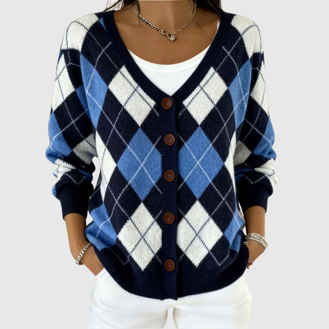 Cardigan en maille confortable Danoir Paris à boutons, détail des manches longues et col en V visible sur l'image.
