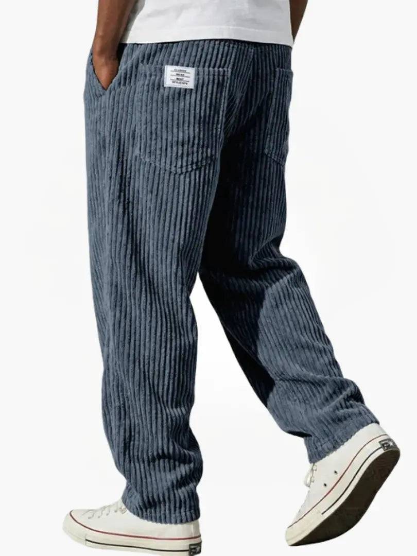 Pantalon en velours côtelé pour hommes Leblanc™ de Danoir Paris, tissu doux et élégant, couleur beige, vue de face.