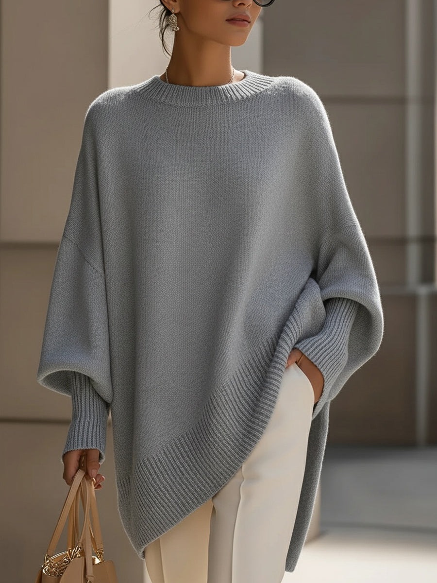Pull oversize femme Jeanne de Danoir Paris, coupe fluide, en laine douce, couleur neutre, porté sur un mannequin.