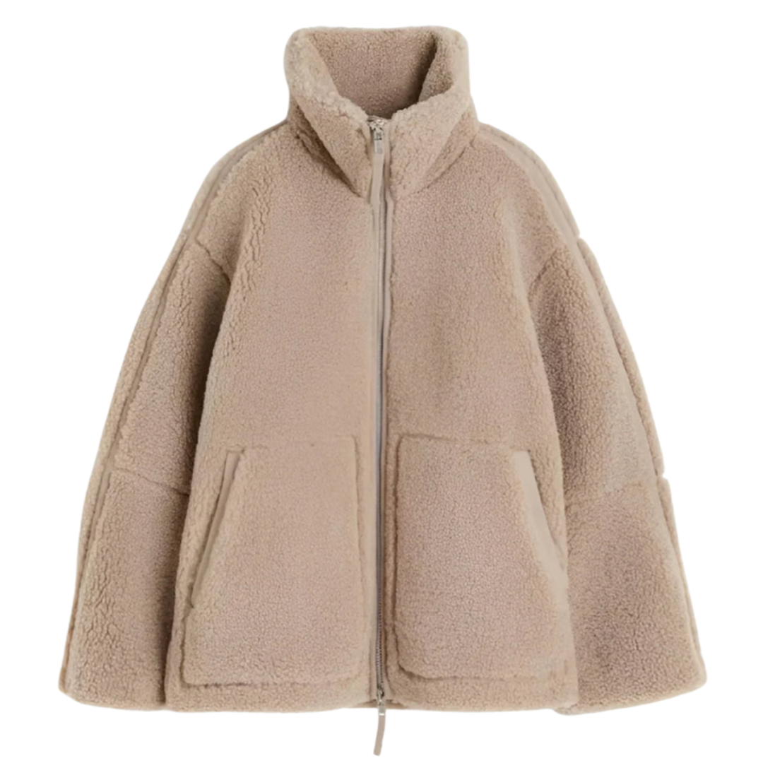 Veste d'hiver douce et chaude Anastasia de Danoir Paris, veste en tissu épais avec capuche et fermeture éclair.