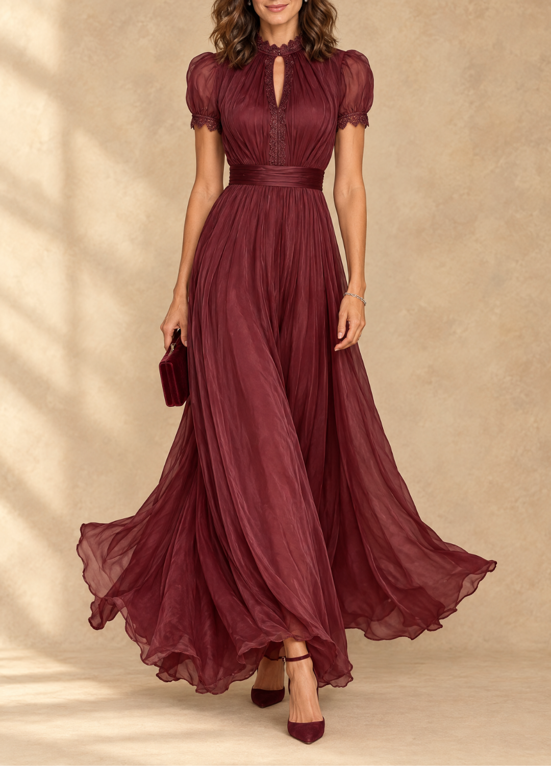 Robe maxi Danoir Paris Elia avec taille rassemblée et découpe, longue robe élégante pour femmes.