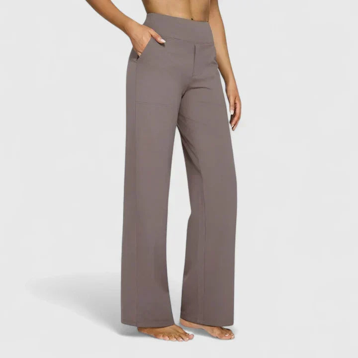 Pantalons confortables Jasmynne de Danoir Paris, tissu doux et coupe décontractée, parfaits pour le quotidien.