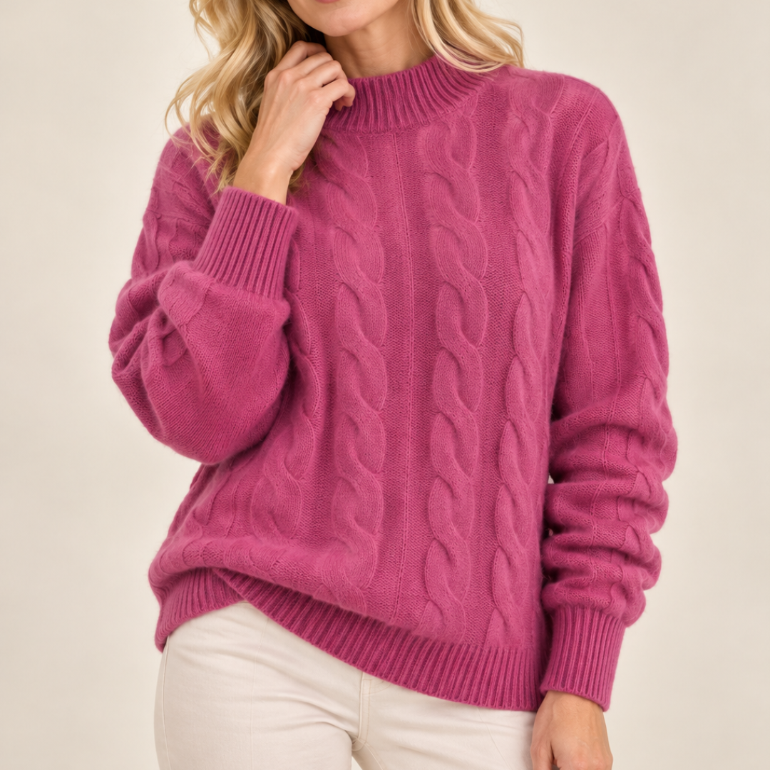 Cardigan rose chaud et confortable de Danoir Paris, doux pull en laine pour femme, porté en intérieur et extérieur.