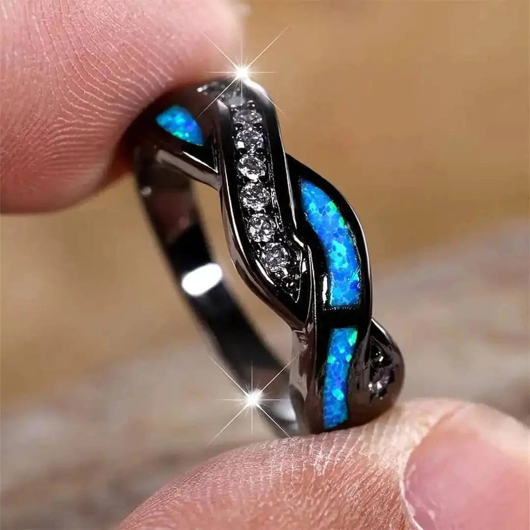 Bague Thessia Lunebray en or Danoir Paris avec pierre précieuse, ornée de détails élégants et un design raffiné.