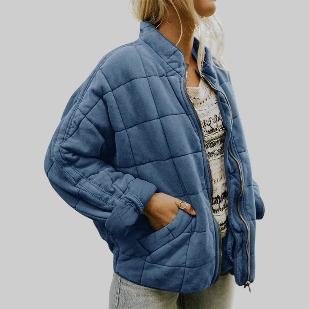 Veste matelassée oversize élégante Josiane™ de Danoir Paris, vue de face avec col haut et détails de quilting.