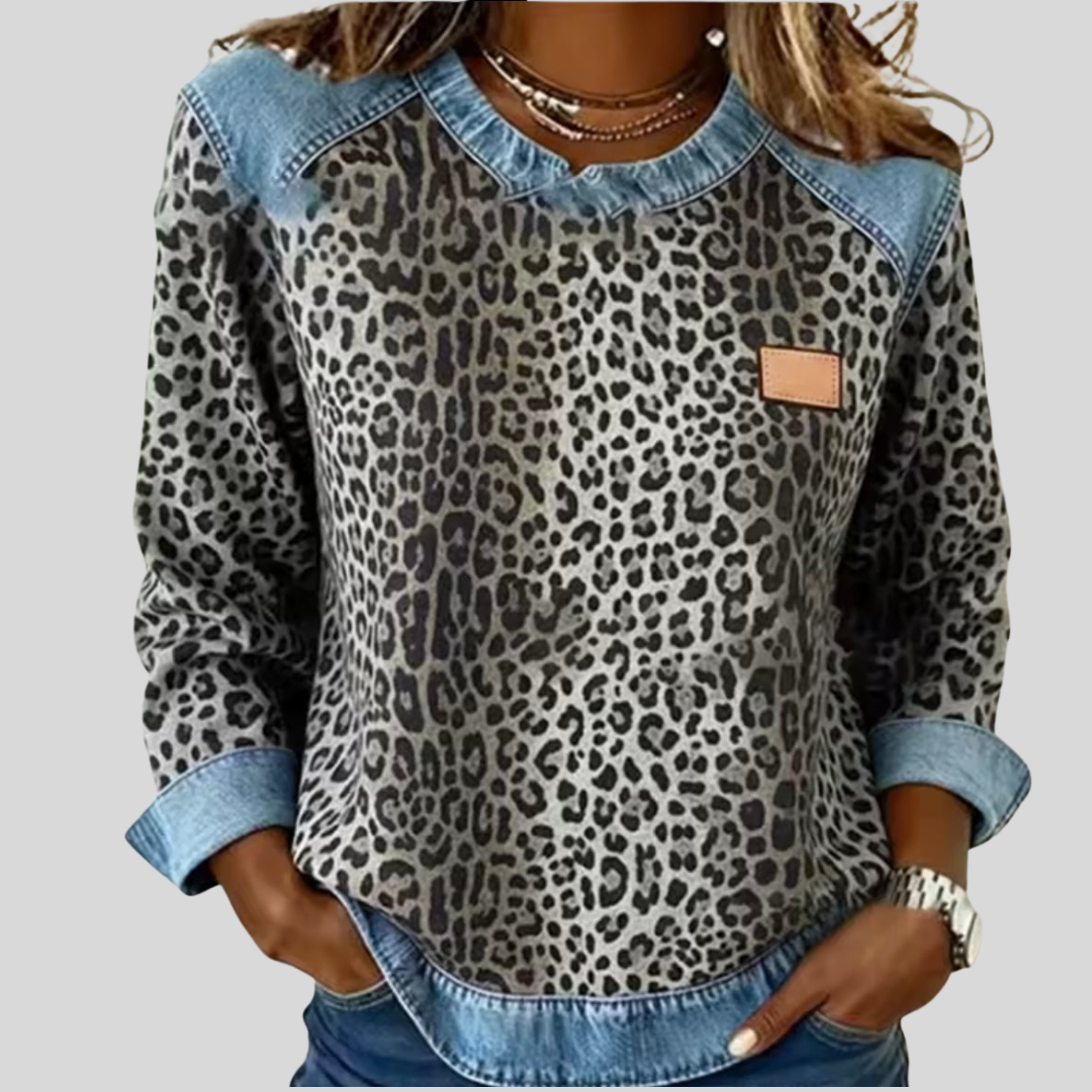 Pull Darlene Danoir Paris à imprimé animaux avec détails contrastés, mode confortable et tendance, vue de face.