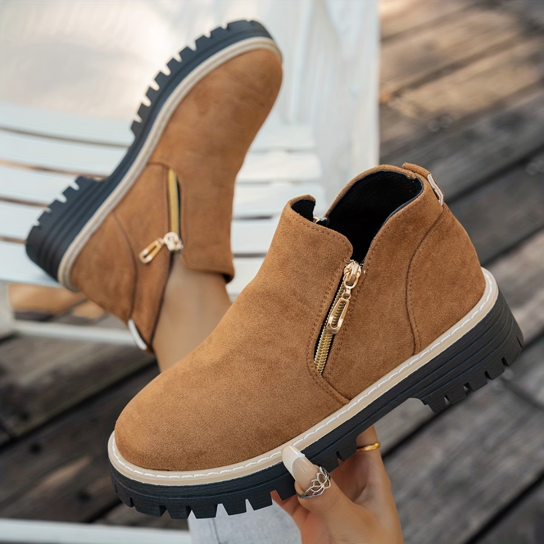 Bottines élégantes Danoir Paris Mila en cuir noir avec talons, parfaites pour une tenue chic et sophistiquée.