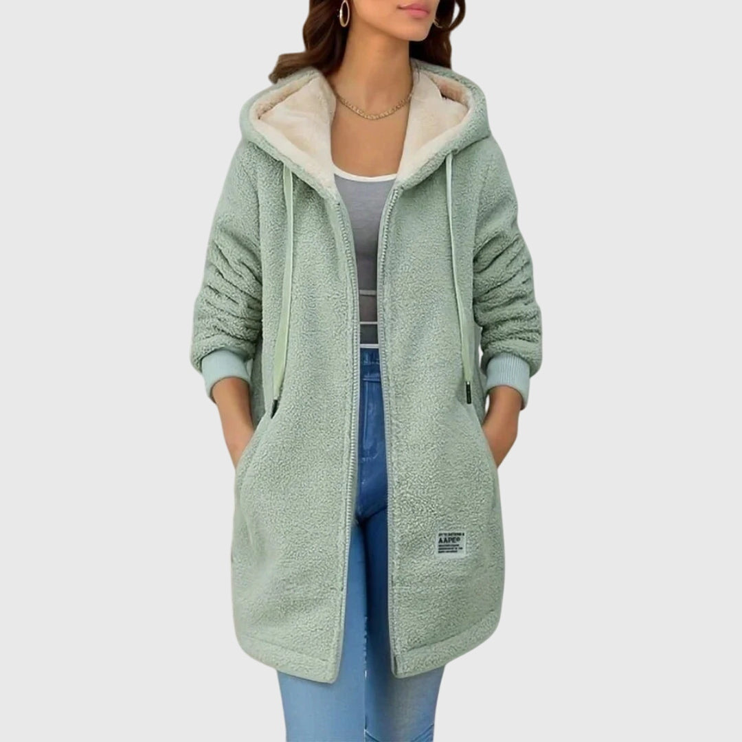 Veste en polaire Lieke™ pour femme de Danoir Paris, veste douce et chaude avec col montant et poches latérales.