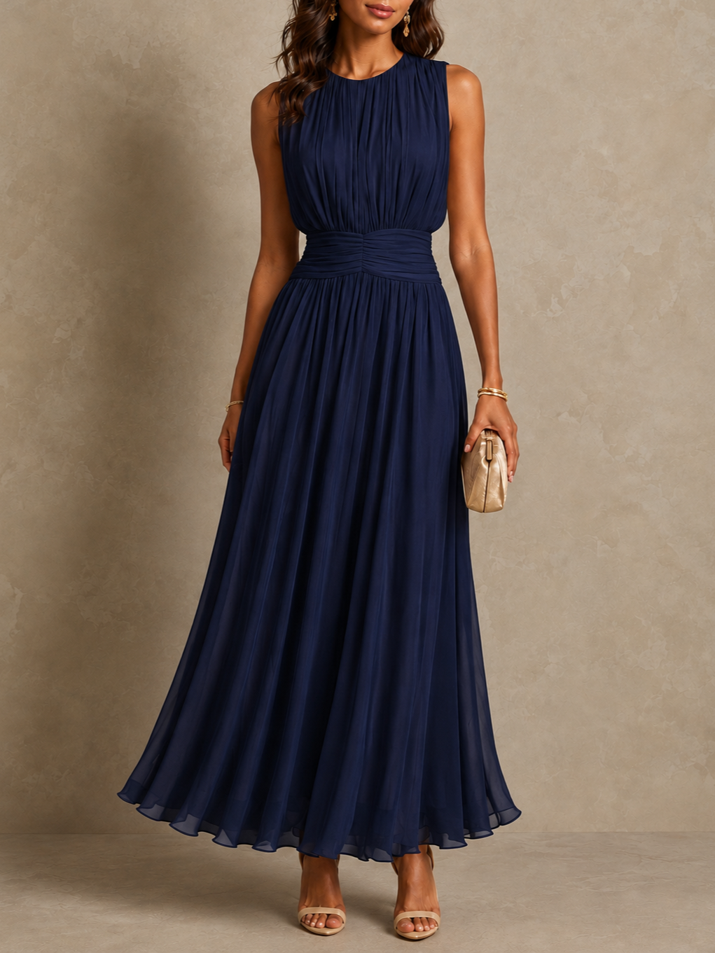 Robe maxi sans manches Danoir Paris Iselle en chiffon avec taille froncée, longueur fluide et élégante.