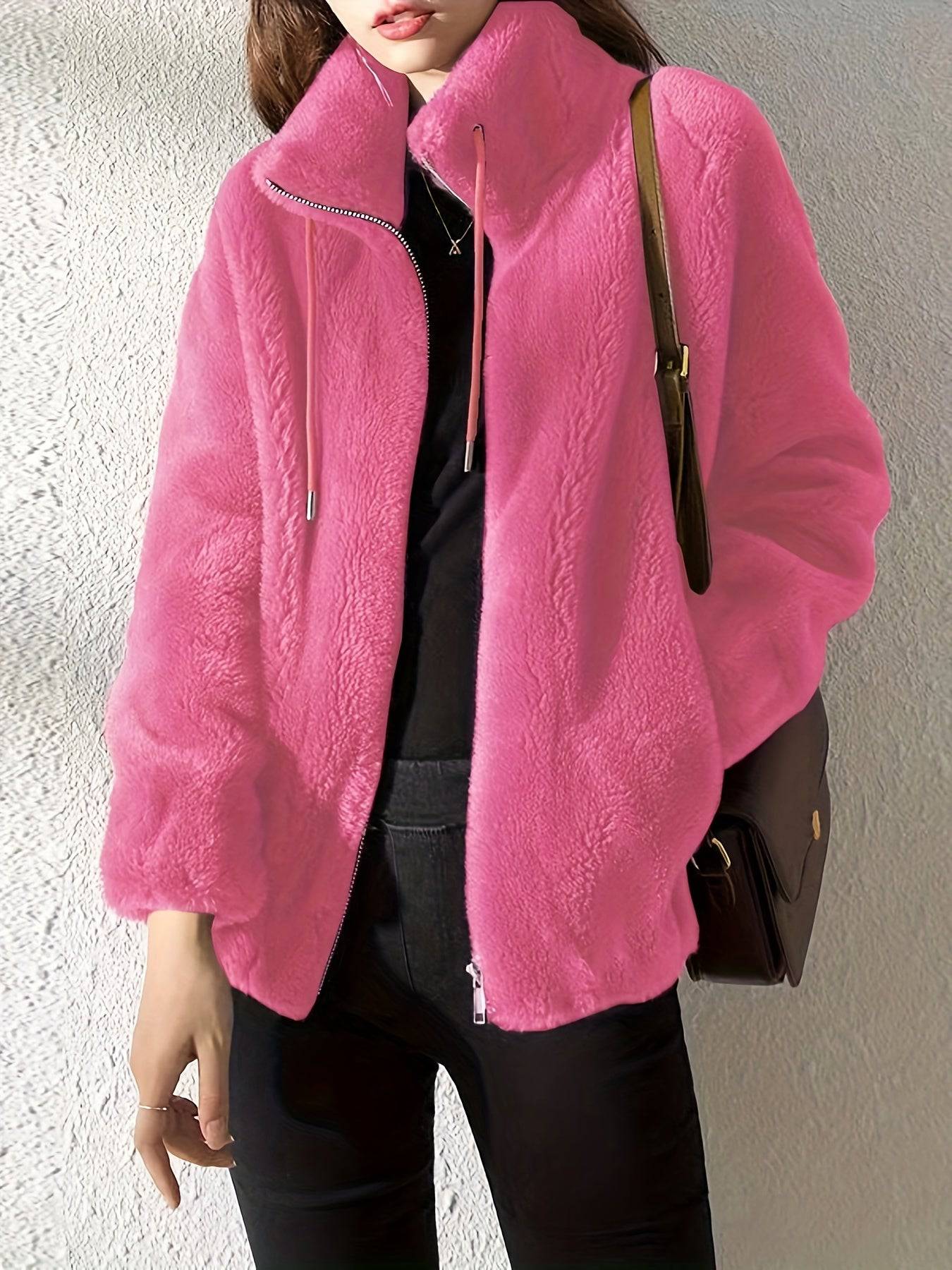 Veste zippée Avelora Danoir Paris, veste confortable en tissu doux, portée décontractée, couleur gris clair, détail de fermeture éclair.