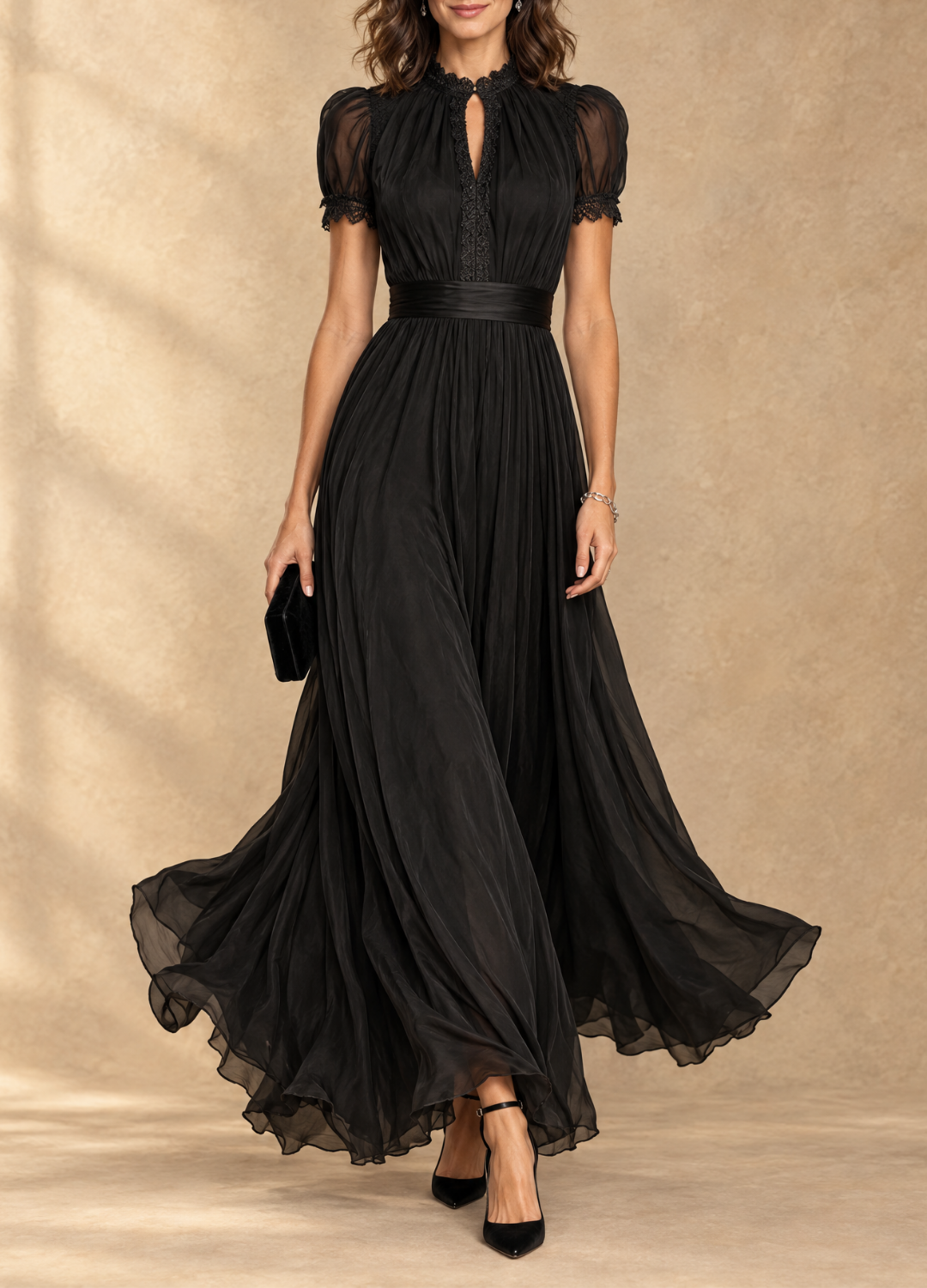 Robe maxi Danoir Paris Elia avec taille rassemblée et découpes, en tissu fluide et élégant pour une allure sophistiquée.