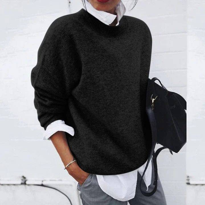 Pull doux et confortable Jolanda de Danoir Paris, en maille moelleuse, porté par un mannequin dans un style décontracté.