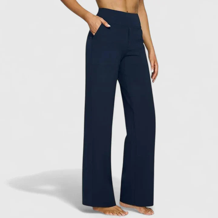 Pantalons confortables Jasmynne de Danoir Paris, en tissu doux, avec coupe décontractée et taille élastique, vue de face.