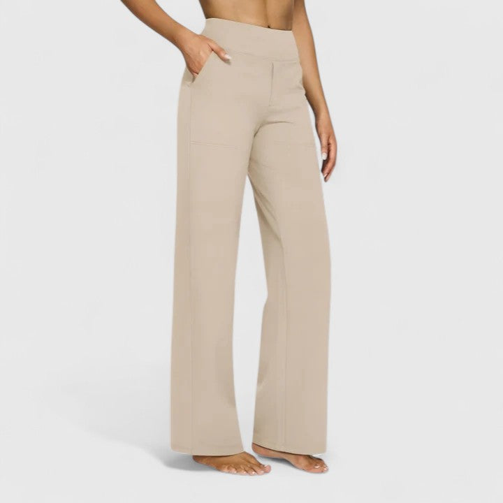 Pantalons sophistiqués Hilary de Danoir Paris, coupe élégante et tissu de qualité, portée sur un fond neutre.