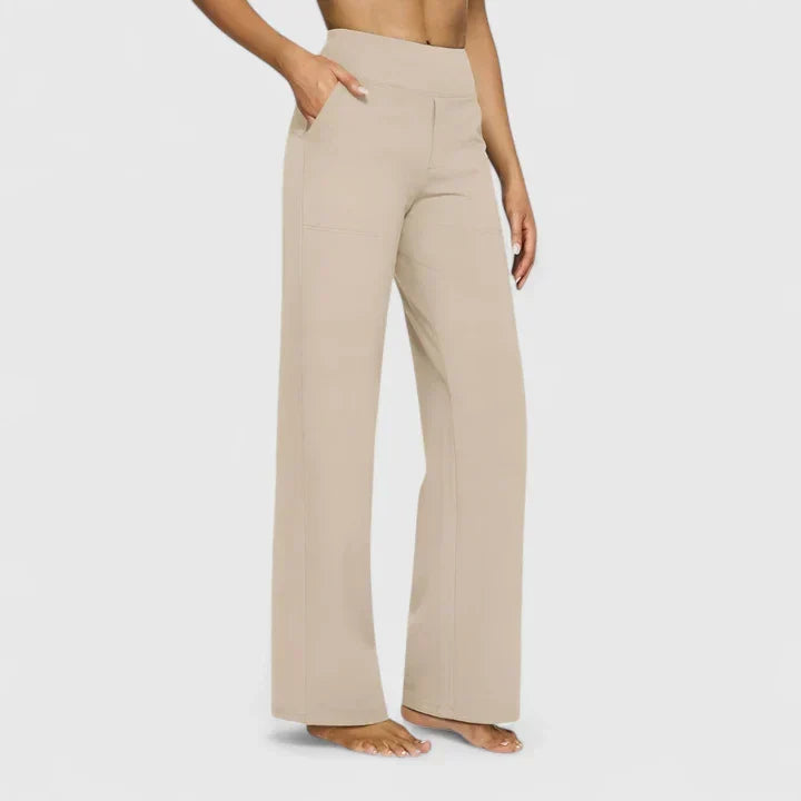 Pantalons confortables Jasmynne de Danoir Paris, en tissu doux, portés avec style, vue de face sur mannequin.
