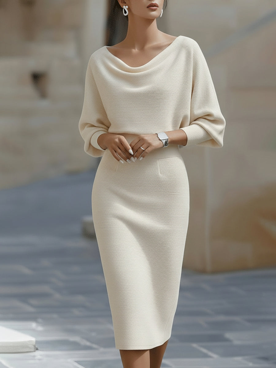 Robe midi à manches chauve-souris Danoir Paris, longueur mi-longue, tissu drapé élégant, portée décontractée et sophistiquée.