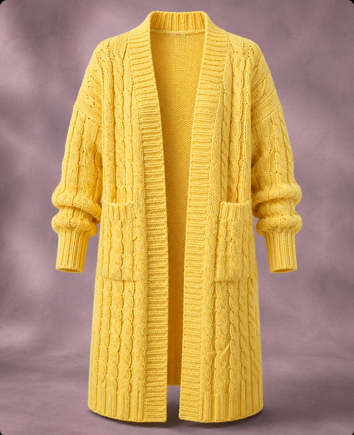 Cardigan en maille à double boutonnage Danoir Paris porté sur un modèle, détail des boutons et texture douce visible.