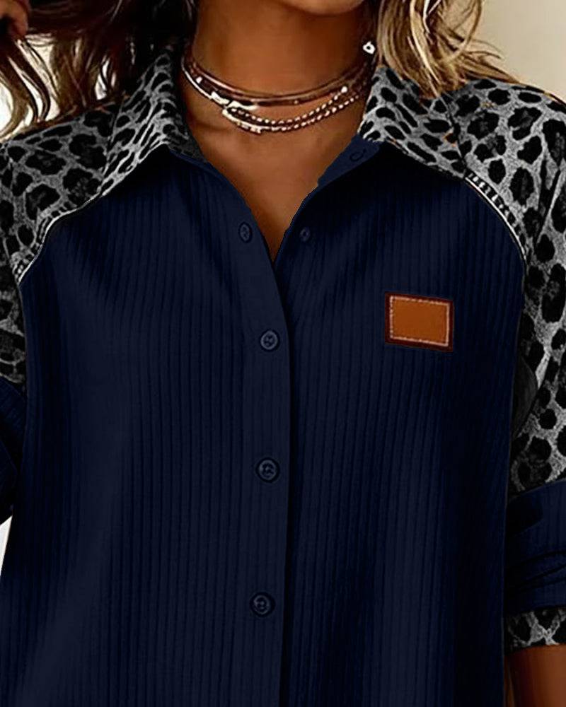 Chemise léopard élégante Danoir Paris Aria, tissu fluide et motif animalier, portée sur un fond neutre.