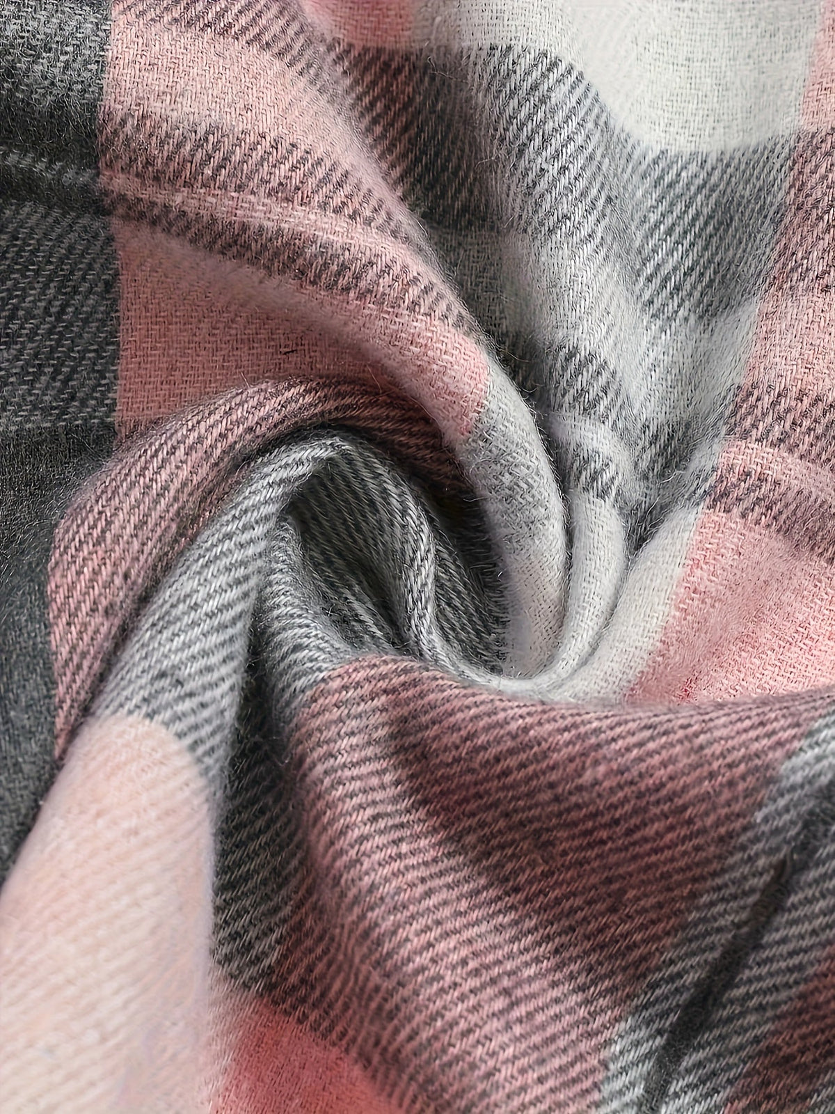 Chemise d'été à manches longues pour femmes Danoir Paris, tissu léger et élégant, portée sur mannequin blanc.