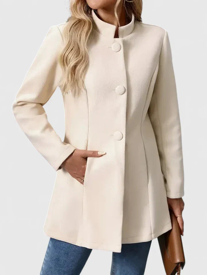 Veste élégante Carmelyssa de Danoir Paris, en tissu noir avec détails sophistiqués, vue de face sur fond blanc.