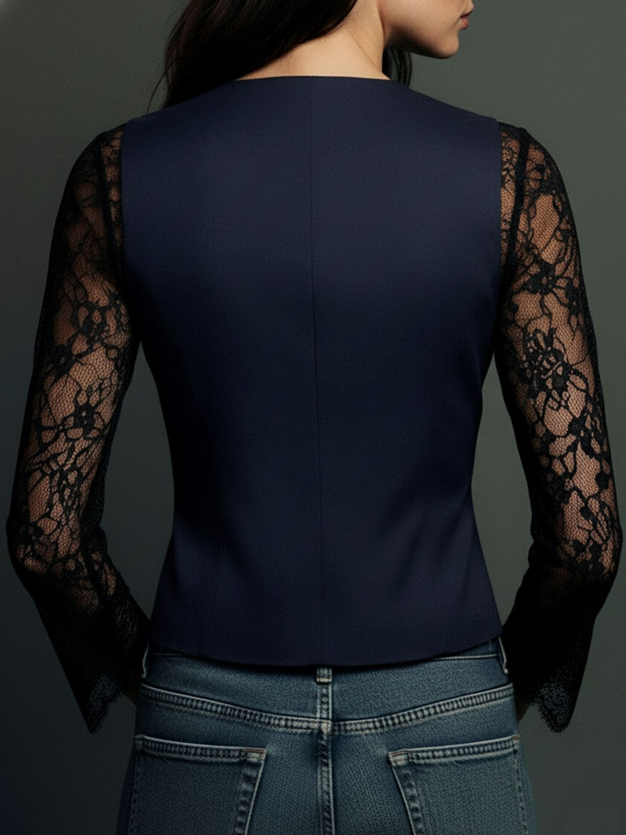 Blazer noir Noémie de Danoir Paris avec manches semi-transparentes, élégant et tendance, porté sur un mannequin.