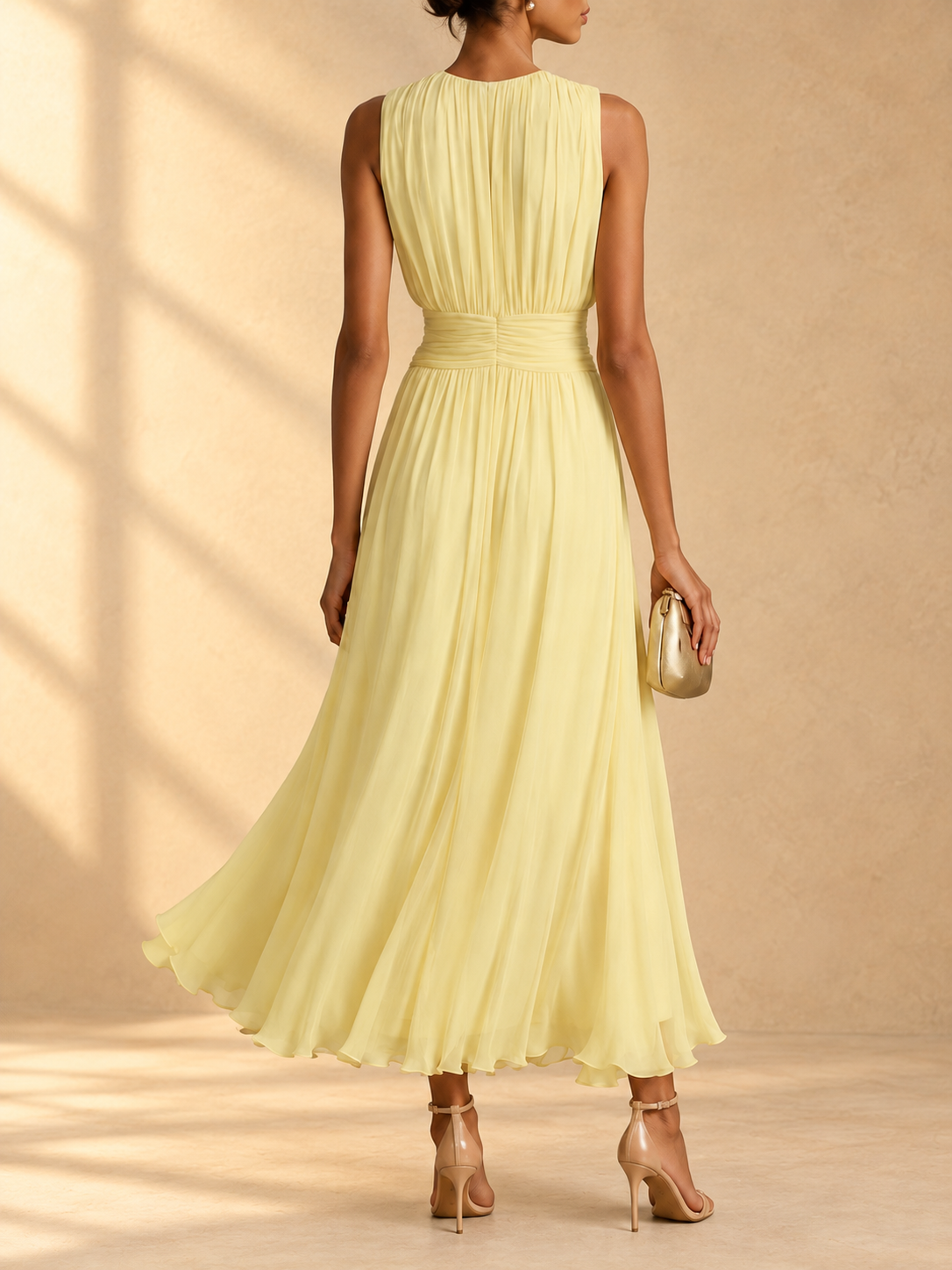 Robe maxi sans manches Danoir Paris Iselle en chiffon avec taille froncée, élégante et fluide, vue de face.