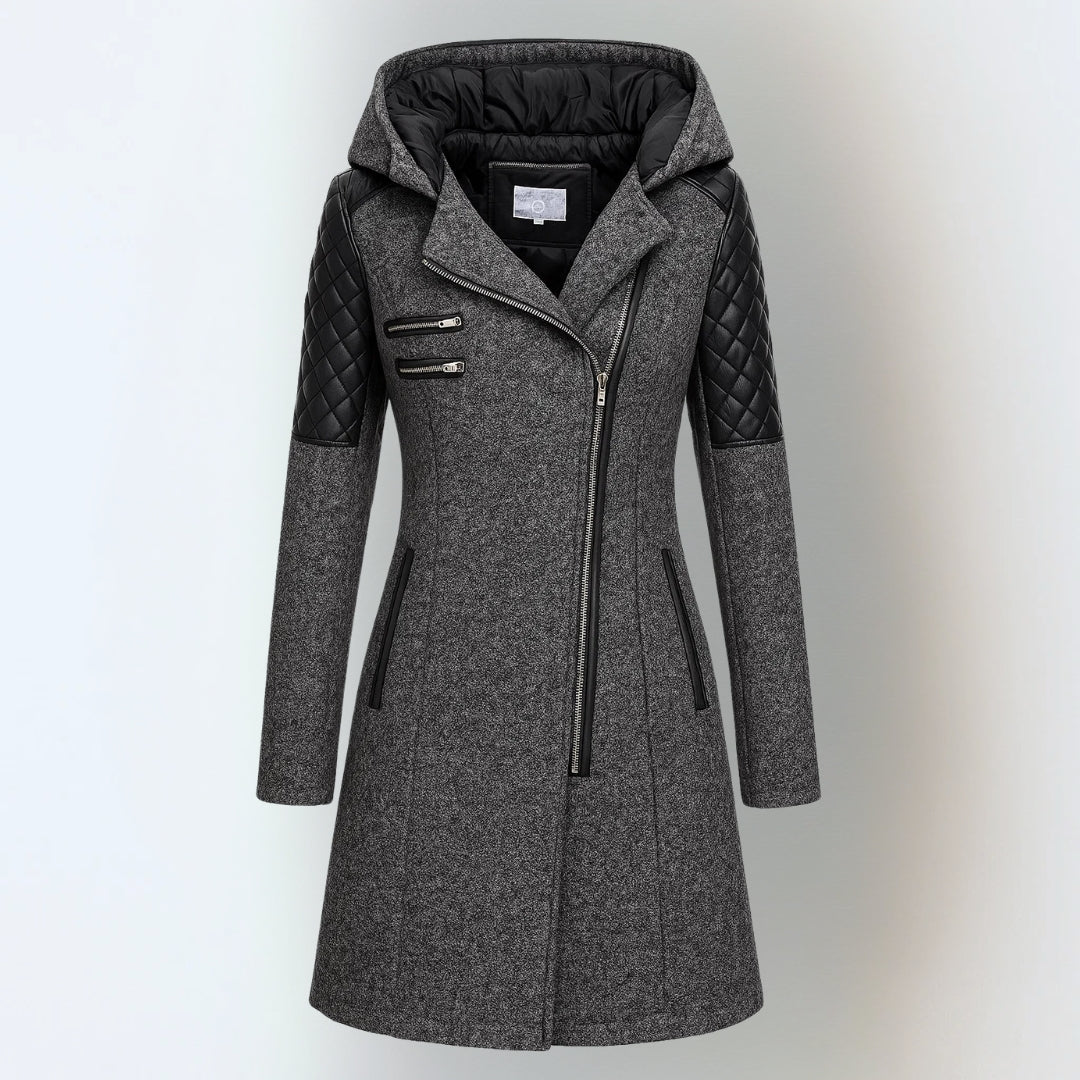 Manteau d'hiver luxueux et chaud Valeria de Danoir Paris, en laine noire avec capuche et détails élégants.