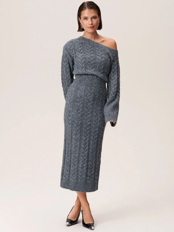 Robe midi grise élégante en tricot, Danoir Paris, style sophistiqué avec coupe ajustée et tissu doux, vue de face.