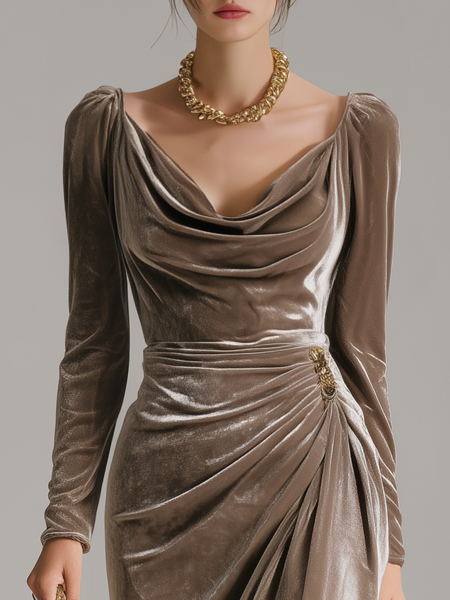 Robe midi en velours Arabella de Danoir Paris avec col drapé et jupe enveloppante, élégante et sophistiquée.