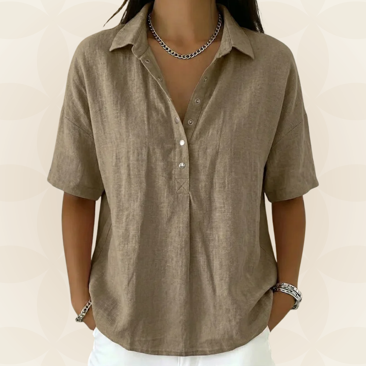 Blouse Sonja de Danoir Paris avec col et détails de boutons, tissu léger et élégante, vue de face.