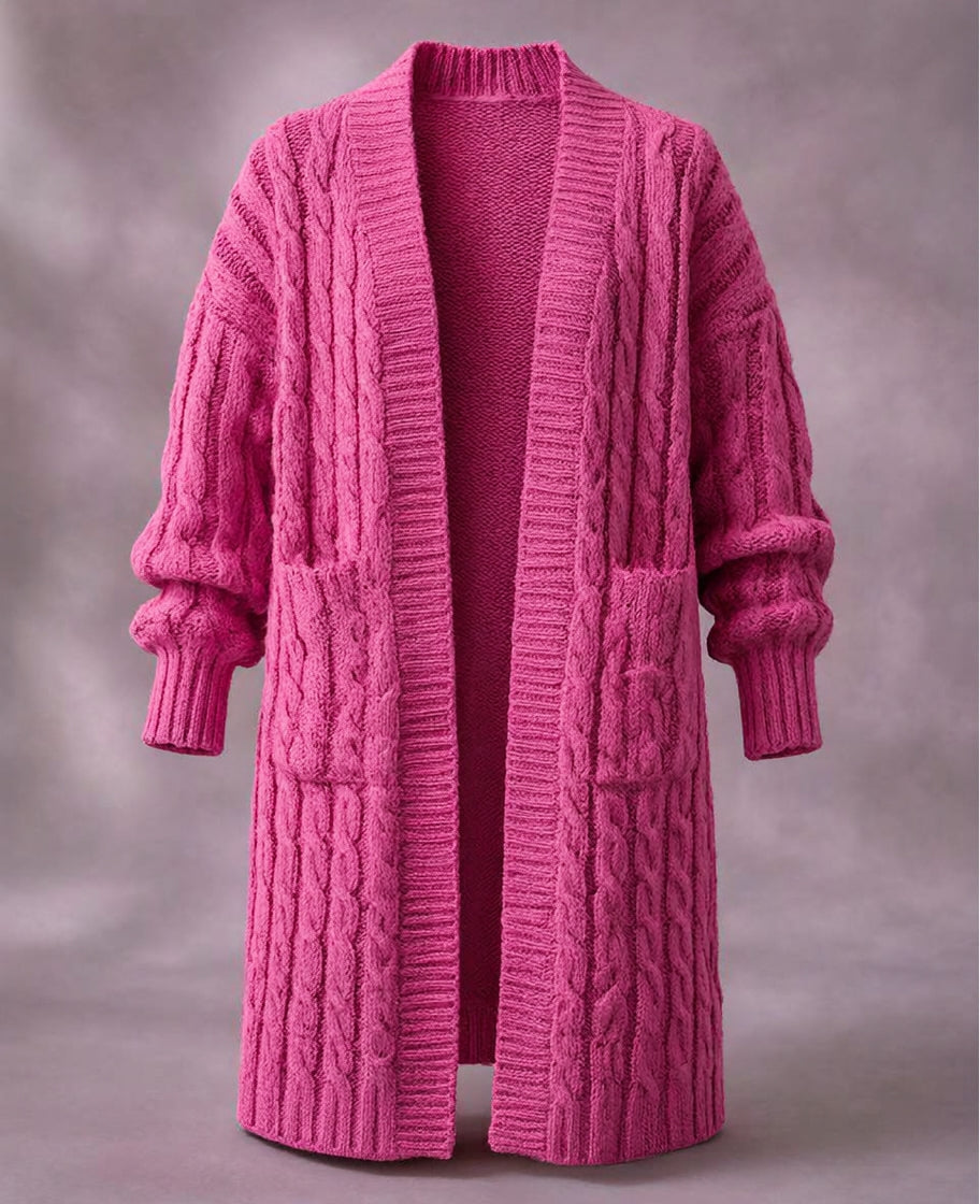 Cardigan en maille Danoir Paris à double boutonnage, couleur neutre, porté sur mannequin avec col et manches longues visible
