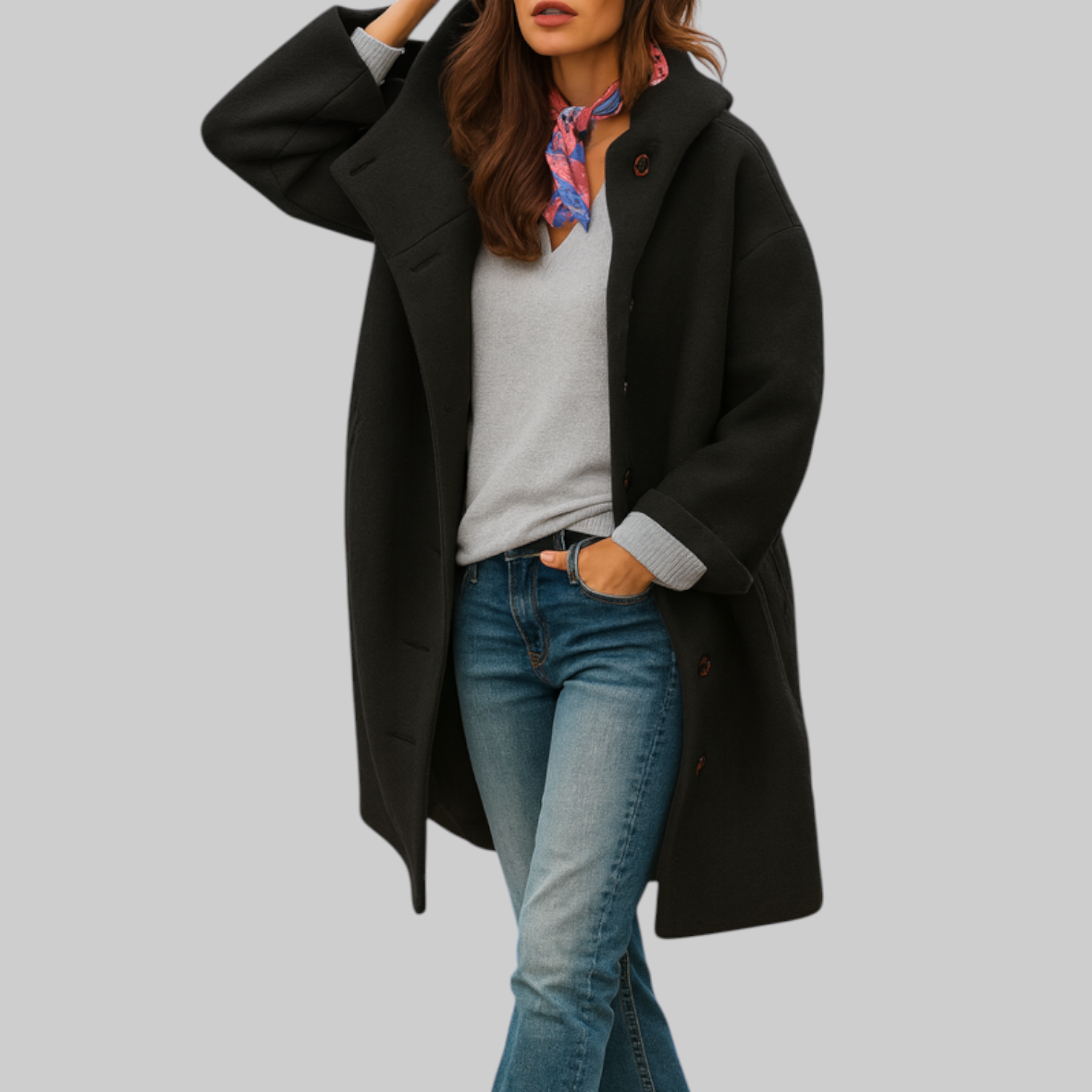 Manteau quotidien noir Danoir Paris Freja, longueur moyenne, coupe confortable, tissu chaud et élégant, porté en style décontracté