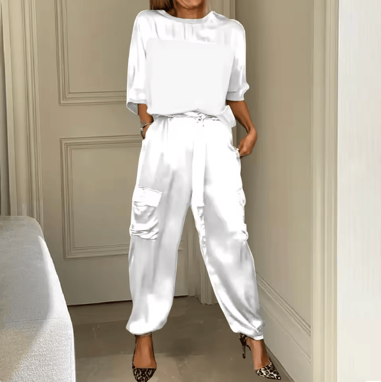 Ensemble de deux pièces fluide de luxe Averielle par Danoir Paris, conçu pour un look élégant et sophistiqué.