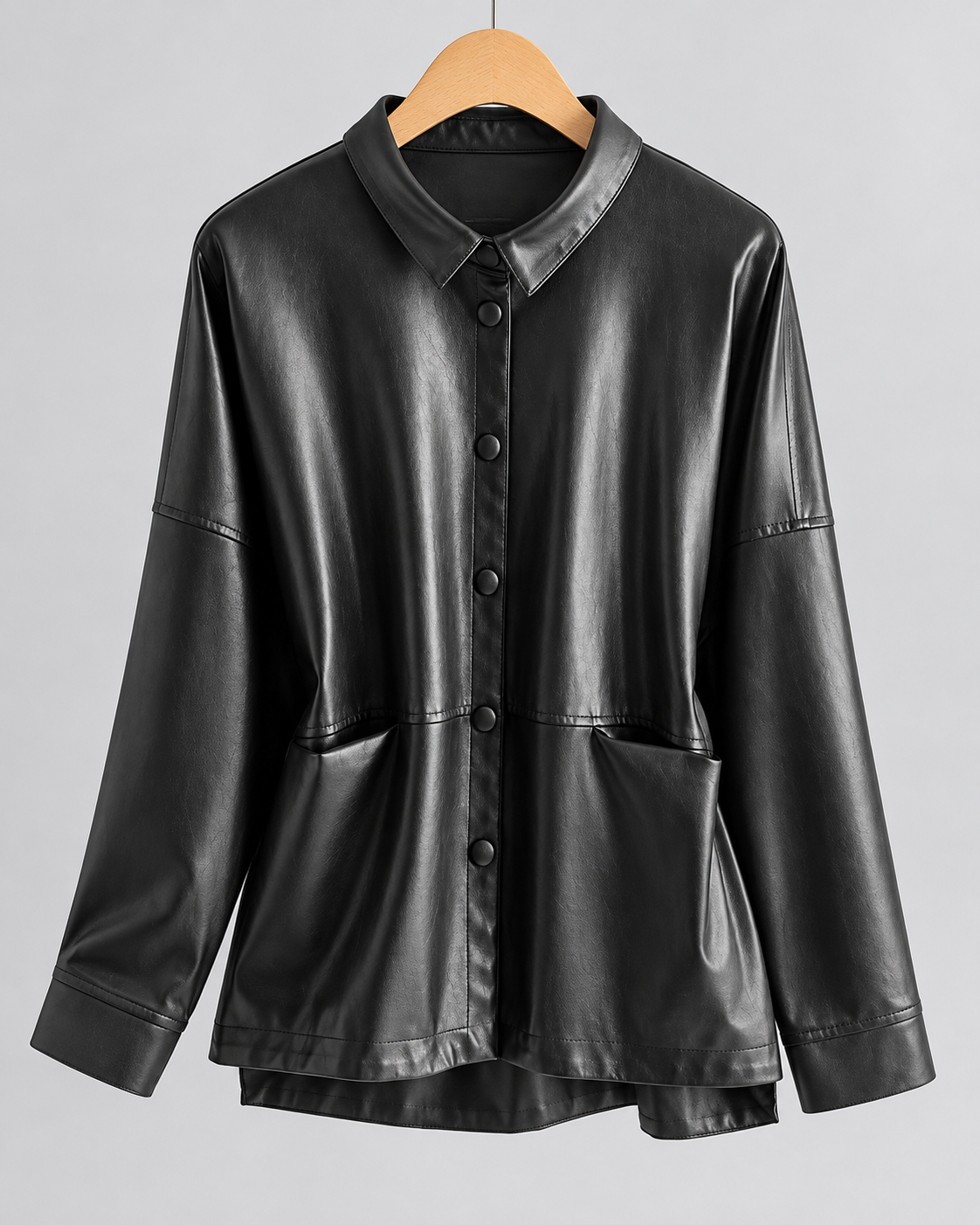 Veste en cuir véritable à boutons Amelia de Danoir Paris, vue de face, avec détails de boutons et coupe élégante.