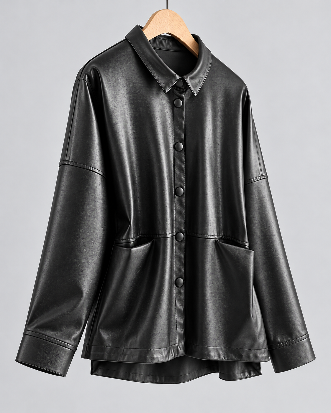 Veste en cuir véritable à boutons Amelia de Danoir Paris, vue de face, avec col et détails en cuir noir.
