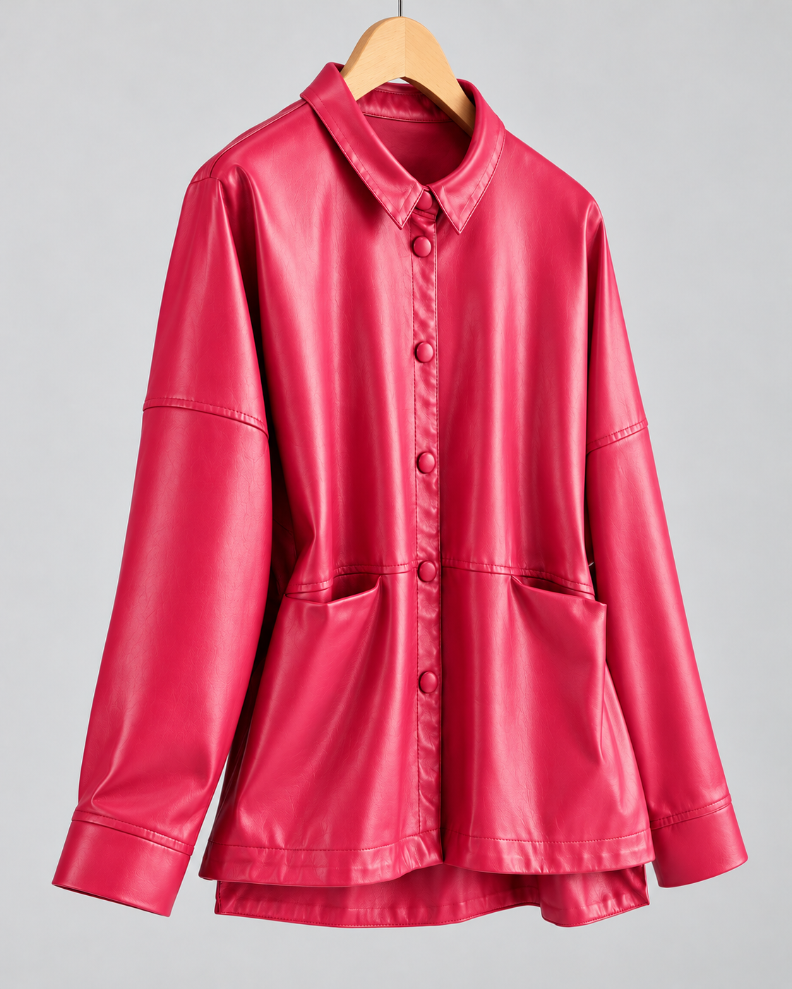 Veste en cuir véritable à boutons Amelia de Danoir Paris, vue de face, détails du cuir brun et boutons en métal.