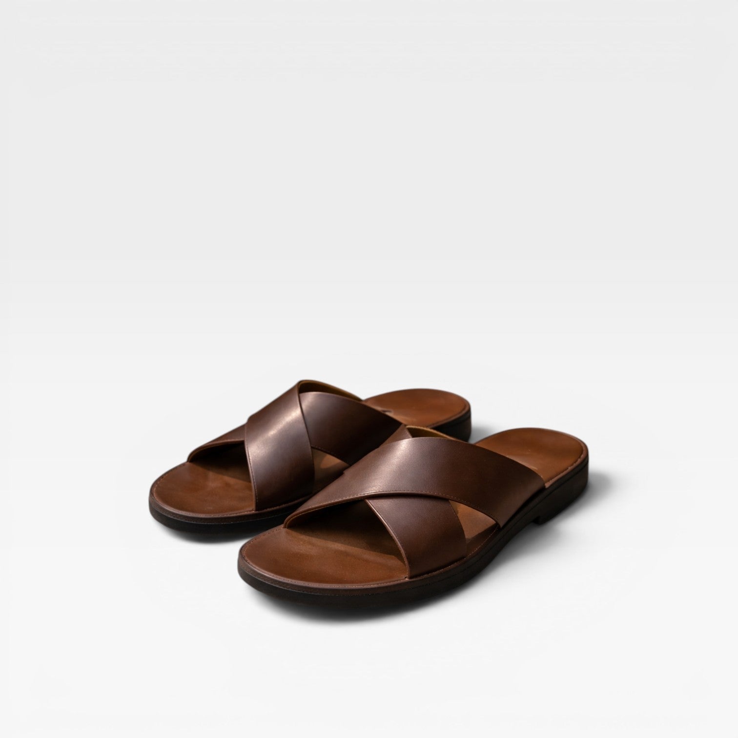 Sandales en cuir à brides croisées pour hommes – Style d'été confortable à enfiler