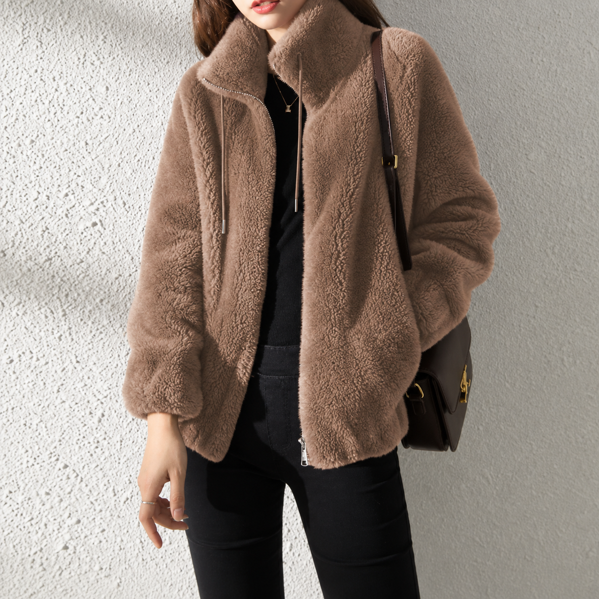 Veste zippée confortable Danoir Paris Avelora, tissu doux, coupe décontractée, idéale pour le confort quotidien.