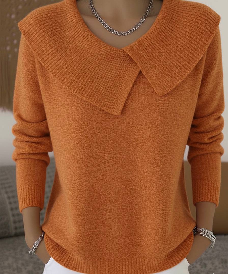 Pull côtelé Danoir Paris Rylee, élégant, en maille douce, porté en plein jour, couleur neutre, style moderne et sophistiqué.