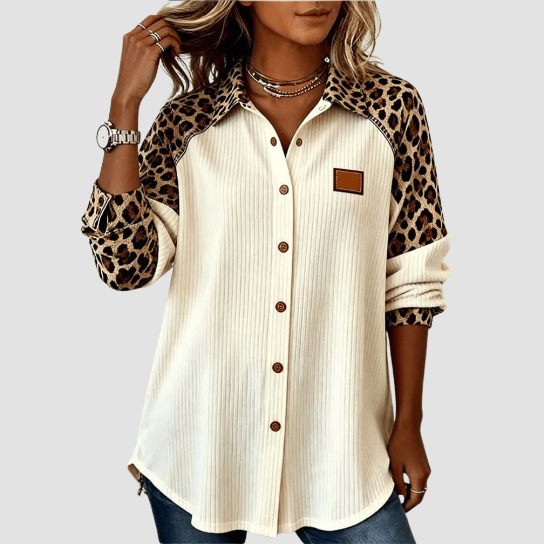 Chemise léopard élégante Aria de Danoir Paris, tissu fluide et motif animal, vue de face sur fond neutre.